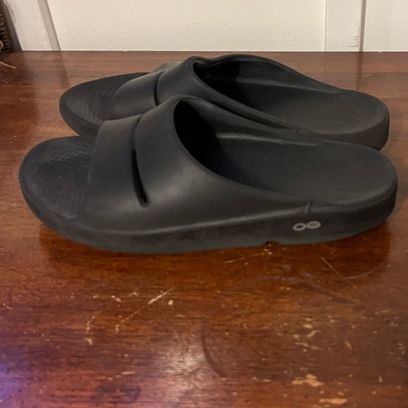 OOFOS Black Slide Sandals SIZE 40 (9 women’s) - Picture 2 of 9